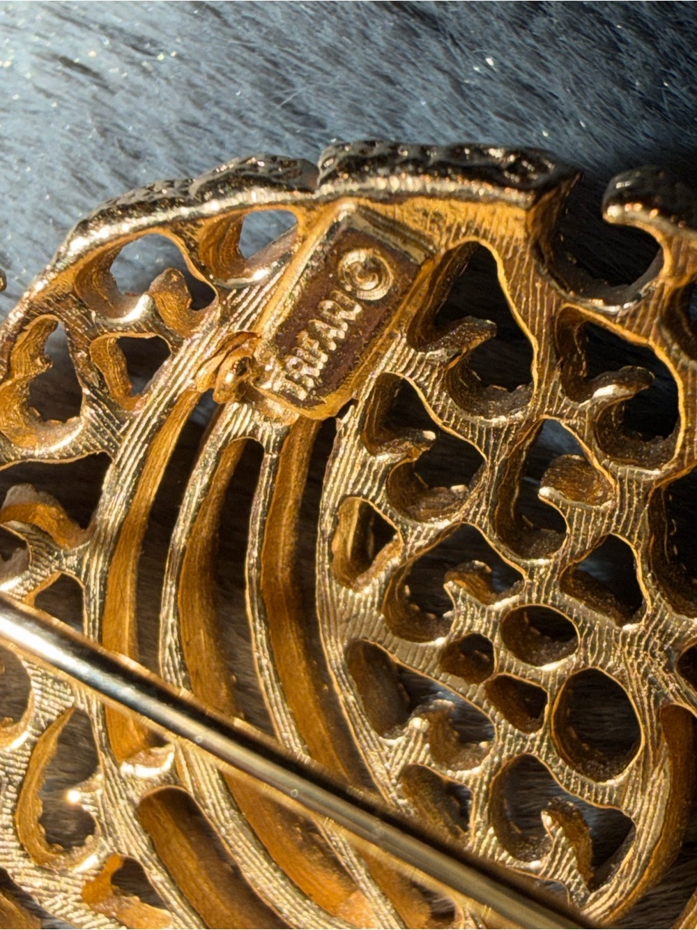 Vintage Crown Trifari Gold Tone Filigree Brooch & Clip Earrings 3-Piece Set - Picture 10 of 12